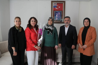 AK Parti Adana il Başkanlığından Anneler Günü'nde anlamlı ziyaret