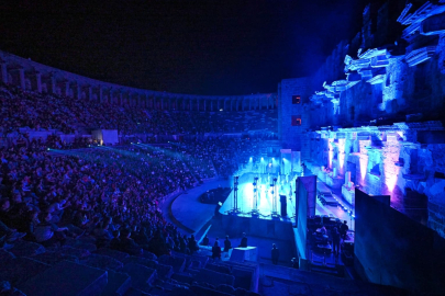 Antalya Uluslararası Tiyatro Festivali renkli görüntülerle başladı