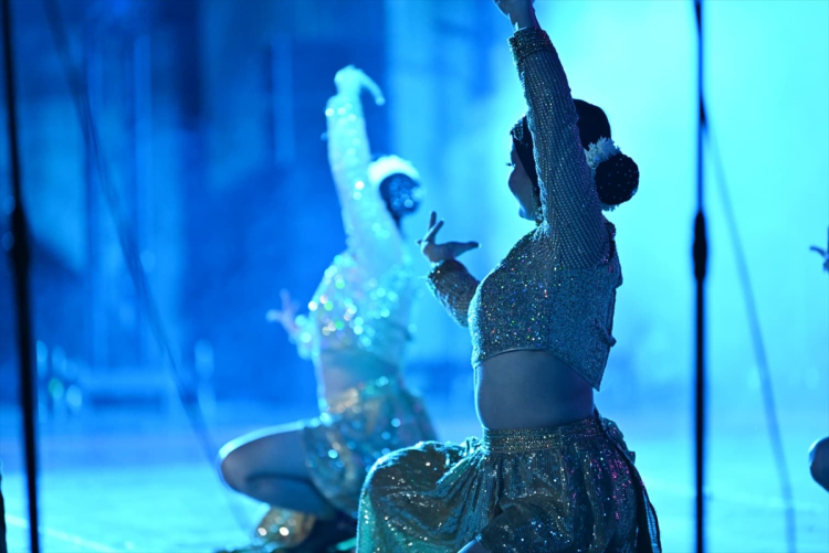 BOLLYWOOD DÜNYASI SAHNEYE TAŞINDI