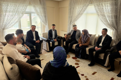Kayseri Milletvekili Çopuroğlu Anneler Günü’nde Ayşe annenin hayır duasını aldı
