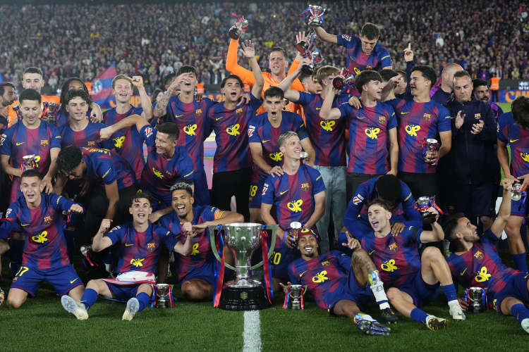 Barcelona La Liga'da şampiyonluğunu ilan etti El Clasico zaferiyle kupa Katalanlara gitti 2
