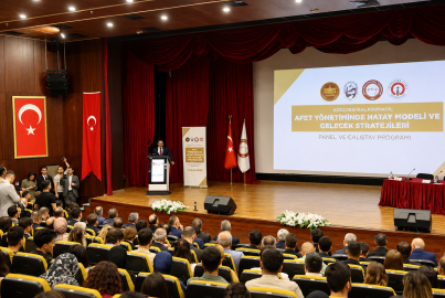 Hatay afet yönetimi ve gelecek stratejilerini masaya yatırıyor: "Krizden Kalkınmaya" paneli başladı