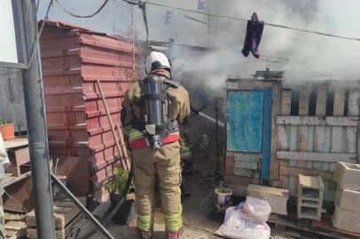Hatay’da baraka iş yeri alevlere teslim oldu