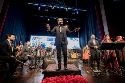 Mezitli’de Nostalji Rüzgârı: Büyükşehir Kent Orkestrası Kapalı Gişe Çaldı