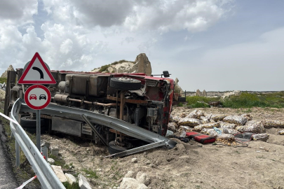Nevşehir'de patates yüklü kamyon devrildi: 2 yaralı