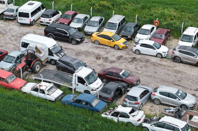 Samsun’daki sel felaketinde yediemin otoparkı araç mezarlığına döndü