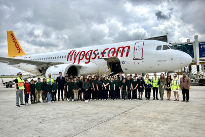 Çukurova Uluslararası Havalimanı'nda öğrenciler uçakları inceledi, pilotlarla tanıştı