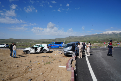 Niğde’de iki araç çarpıştı: 7 yaralı
