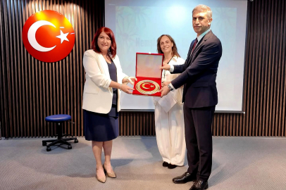 Sağlık kahramanlarına vefa: Kaymakam Aksu’dan hemşirelere plaket