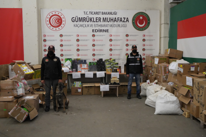 Edirne Kapıkule’de dev operasyon: Milyonluk kaçak eşya ve 32 kilo esrar ele geçirildi