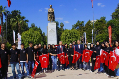 Adana’da Türk bayraklarıyla “Gençlik Yürüyüşü” düzenlendi