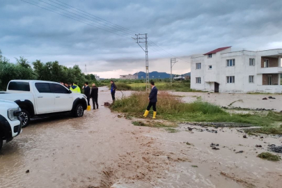 Hatay'da aşırı yağışla birlikte taşan dereler sele neden oldu