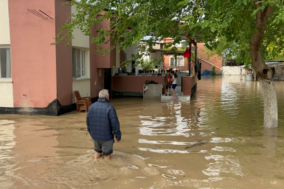 Osmaniye’de sağanak etkili oldu, evleri ve tarlaları su bastı