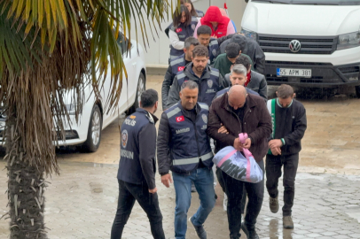 Samsun'da sahte TOKİ ve e-Devlet portalları üzerinden 1,5 milyarlık vurgun yapan 7 kişi adliyeye sevk edildi