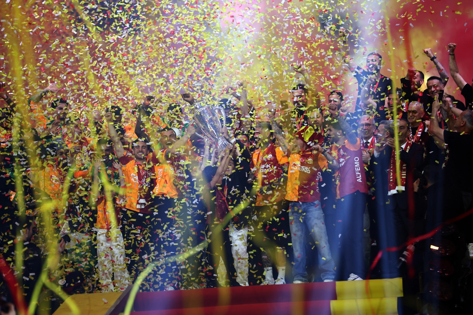 Galatasaray'ın 26’ncı şampiyonluk kutlamalarına damga vuran görüntüler