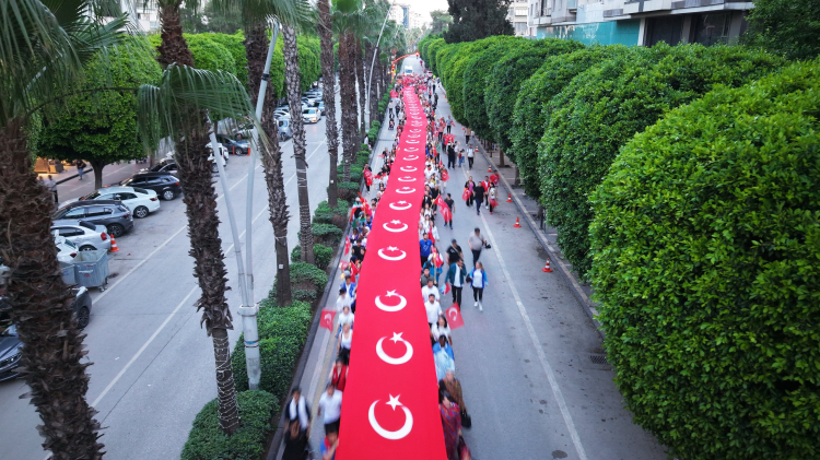 Adana’da Gençlik Haftası fener alayıyla kutlandı