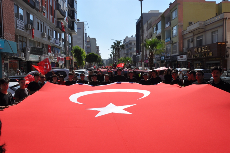 Adana’da kortej yürüyüşü düzenlendi