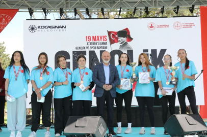 Kocasinan'da ilk kez düzenlenen Gençlik Şöleni'ne muhteşem final: Koray Haklı coşturdu