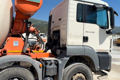 Osmaniye'de yürekleri ısıtan hareket: Beton mikseri 5 yavru kuş için stop etti