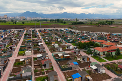 Kayseri'de toprak ana emeklilerle şenleniyor: 6 bölgedeki hobi bahçesinde fide dağıtım şöleni