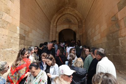 Mardin turizmde zirveye oynuyor! Oteller doldu, tarihi mekanlarda uzun kuyruklar oluştu