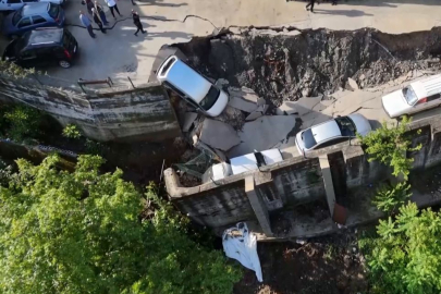 HATAY'DA SAĞANAK ARAÇLARI YUTTU