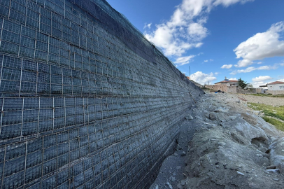 Kayseri Büyükşehir Belediyesi heyelan bölgesinde geoduvar çalışması başlattı