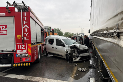 Sakarya'da yangın ihbarına giden itfaiye aracı zincirleme kazaya karıştı: 4 yaralı
