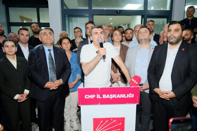 CHP kurultay davası kararı sonrası Adana’da tepki: Partililer İl Başkanlığı'nda toplandı