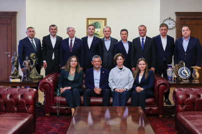 CHP’li büyükşehir belediye başkanlarından ortak açıklama: Özgür Özel’in yanındayız