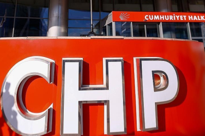CHP Genel Merkezi önünde hareketli dakikalar: Polis ile partililer arasında arbede
