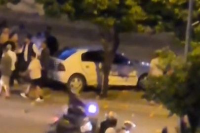 Adana'da otomobil, sulama kanalı korkuluğuna çarpıp asılı kaldı