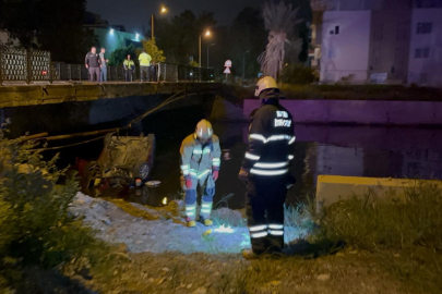 Hatay'da otomobil su kanalına uçtu: 2 yaralı