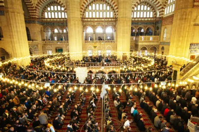 KURBAN BAYRAMI NAMAZI SAATİ 2026 İL İL | Bayram namazı saat kaçta kılınacak, ne zaman, ayın kaçında? Diyanet bayram namazı saatleri İstanbul, Ankara, Adana ve 81 il için Bayram Namazı saati