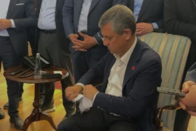 Özgür Özel kendisine verilen mutlak butlan tebligatını yırttı