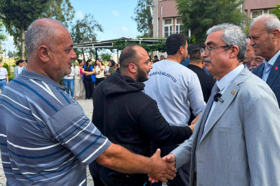 Karataş’ta bayram coşkusu: Başkan Karataş, personel ve Meclis üyeleriyle araya geldi
