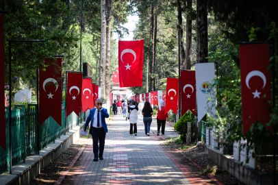 Adana, Mersin ve Osmaniye’de şehitlikler doldu taştı