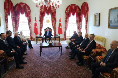Erdoğan, Dolmabahçe’de tarihe geçen isimlerin torunlarını kabul etti