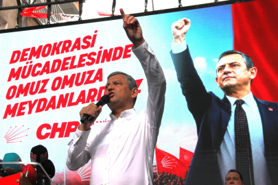 Özgür Özel’den Manisa’da sert mesaj: “Baş veririm, boyun eğmem”