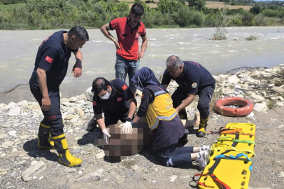 Adana’da serinlemek için girdiği suda can verdi