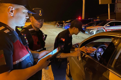Yumurtalık’ta polis ve jandarma ekiplerinden tatlı uygulama