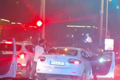 Hatay’da yol ortasında tekmeli yumruklu kavga
