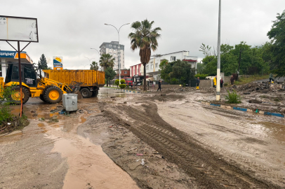 Düziçi'nde dereler taştı, mahalleler sular altında kaldı