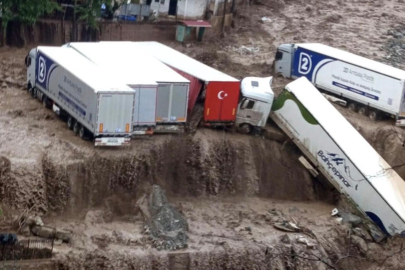 Sağanak kabusa döndü: Heyelanda tırlar kullanılamaz hale geldi