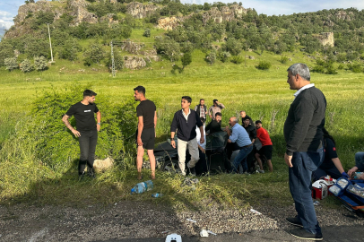 Trafik faciası: İki otomobil çarpıştı, 3 ölü 4 yaralı