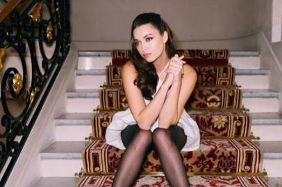 Afra Saraçoğlu'nun cesur İspanya pozları sosyal medyayı salladı!