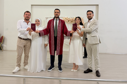 Tarsus'ta çifte mutluluk: Aynı gün evlenen kardeşler birbirlerine şahitlik yaptı