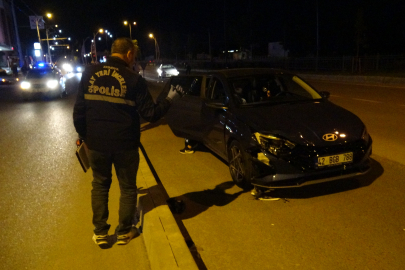 Yolun karşısına geçmek isterken iki aracın çarpması sonucu canından oldu
