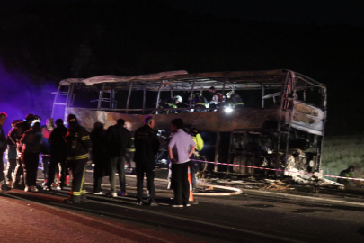 Denizli'de bariyerlere çarparak yanan yolcu otobüsündeki 8 kişi öldü, 33 kişi yaralandı