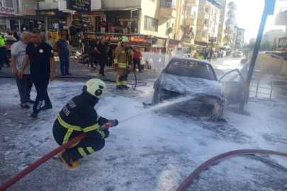 Reyhanlı'da hareket halindeki otomobil alev topuna döndü: Sürücü canını zor kurtardı